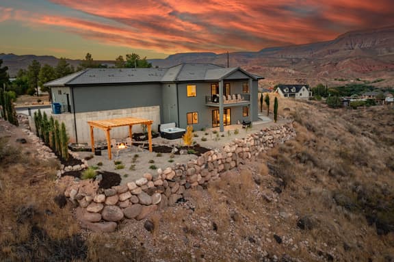 Cliffside Modern Villa ~ Hot Tub/Stunning Views